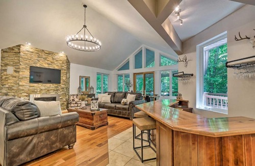 New Plymouth House | Luxe Hideaway Ranch with Hot Tub on 40 Acres!