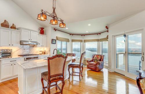 Quitman House | Luxe Home with Panoramic Greers Ferry Lake Views
