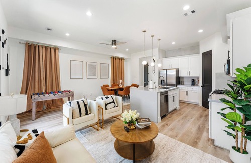 OST - South Union House | Luxe Houston Retreat Hot Tub Gazebo Games Near NRG Stadium & Med Center