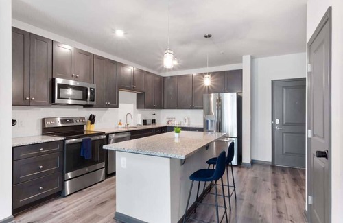 North Raleigh Apartment | Luxe King 2 Bedroom Suite in North Raleigh!
