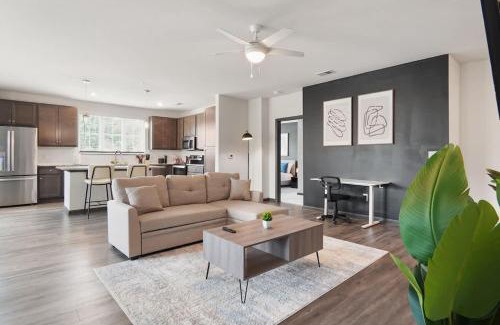North Raleigh Apartment | Luxe King 3 Bedroom Suite in North Raleigh NC