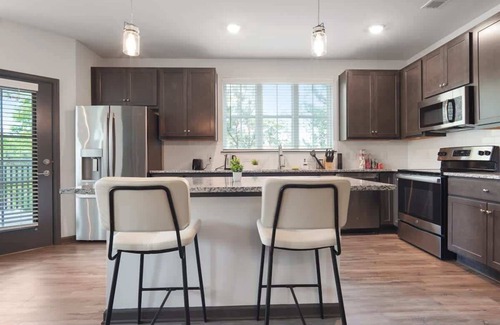 North Raleigh Apartment | Luxe King 3 Bedroom Suite North Raleigh!