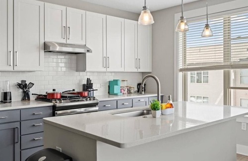 Charlotte Apartment | Luxe King 3BR in Waverly Charlotte!