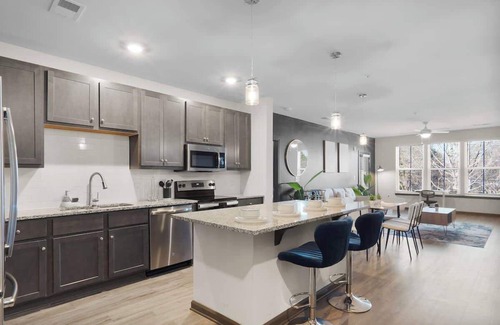 North Raleigh Apartment | Luxe King 3BR Suite North Raleigh!