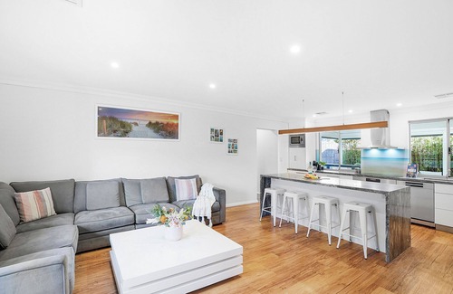 Mullaloo House | Luxe Lagoon: Family-Friendly Retreat with Pool!