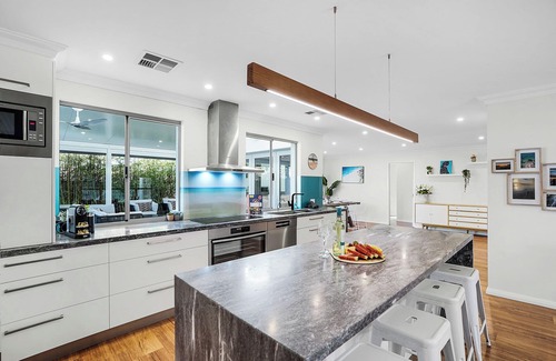 Mullaloo House | Luxe Lagoon: Family-Friendly Retreat with Pool!