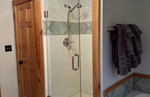 Ellenburg Depot Cabin | Luxe lakeside lodge w/private sauna and hot tub