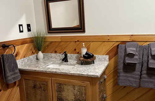 Ellenburg Depot Cabin | Luxe lakeside lodge w/private sauna and hot tub