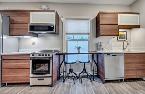 Warwick Apartment | Luxe Loft on Main St.- Steam Shower, ZeroG King Bed, Designer Kitchen, Elevator!