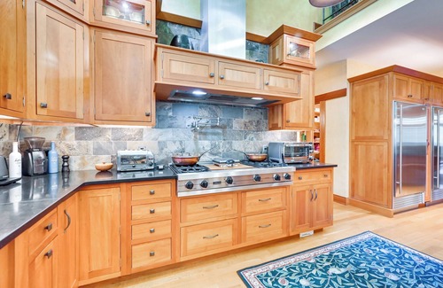 Longmeadow House | Luxe Longmeadow Estate w/Private Hot Tub