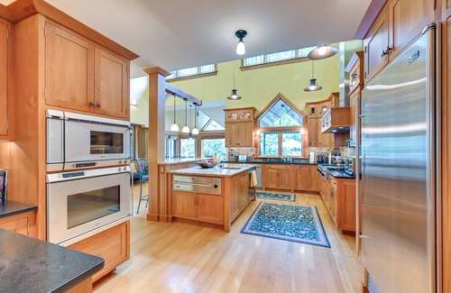 Longmeadow House | Luxe Longmeadow Estate w/Private Hot Tub