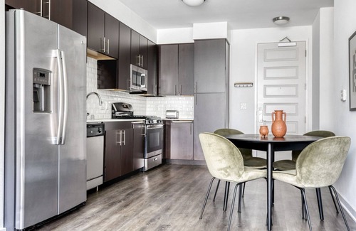 Mission Valley Apartment | Luxe Mission Valley 1BR w/Gym, W/D & Pool, nr restaurants, by Blueground