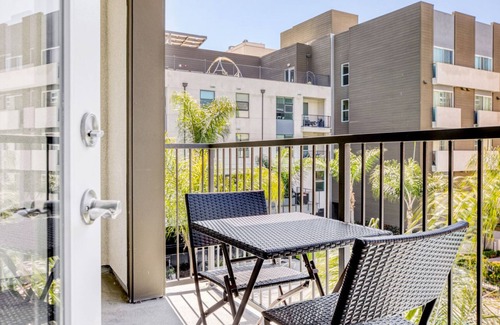 Mission Valley Apartment | Luxe Mission Valley 1BR w/Gym, W/D & Pool, nr restaurants, by Blueground