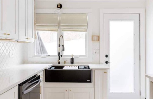 Decatur House | Luxe Modern Hideaway in Downtown Decatur - 1BR 1BA