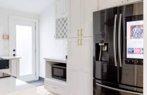 Decatur House | Luxe Modern Hideaway in Downtown Decatur - 1BR 1BA
