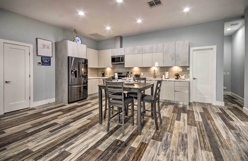 Uptown Apartment | Luxe, Modern Houston Apt - 1 Mile to The Galleria!