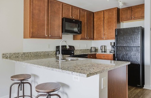North Bethesda Apartment | Luxe North Bethesda 1BR w/W/D, Pool & Gym, nr Metro, by Blueground
