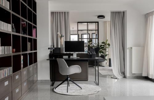 Gare Apartment | Luxe Penthouse 2BR