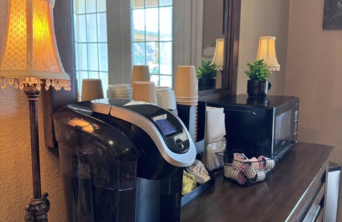 Lakeland Bed & Breakfast | Luxe Penthouse Suite at Opal Oaks Micro Resort