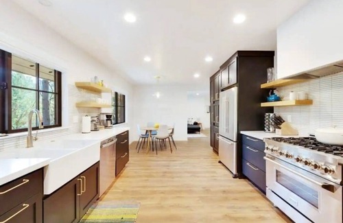 Grass Valley House | Luxe Private Lakefront Getaway with Hot Tub!