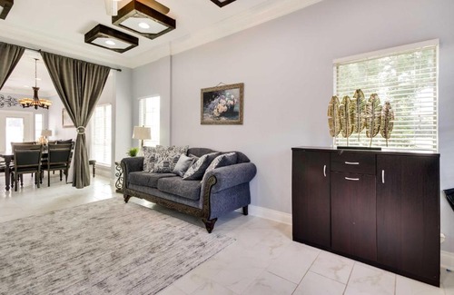 Briarforest House | Luxe Southwest Houston Home with Balconies and Patio!