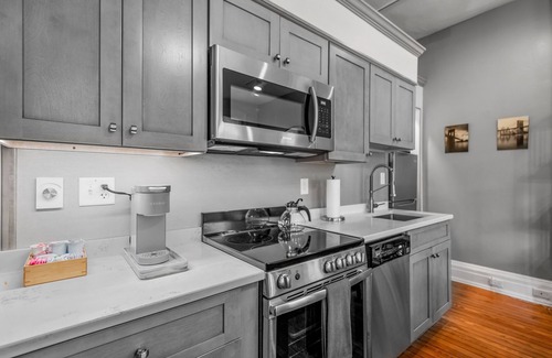 Beacon Apartment | Luxe Studio 1 Loft Main St. Beacon Luxury Steam Shower! Kitchen, Washer/Dryer