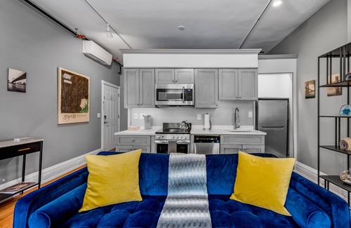 Beacon Apartment | Luxe Studio 1 Loft Main St. Beacon Luxury Steam Shower! Kitchen, Washer/Dryer
