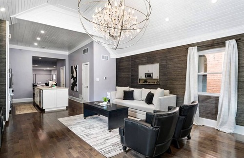 Short North House | Luxe Studio w/King Bed + Sofa | Walk to OSU/Bars