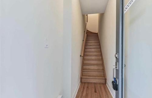 North York Apartment | Luxe Toronto Townhome, Rooftop Terrace, Parking