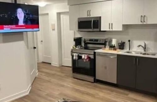 Niagara Falls House | Luxe Townhouse, Niagara Falls