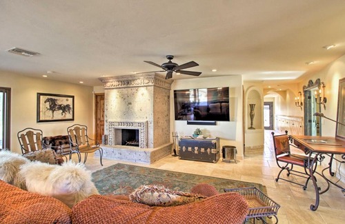 Tortolita House | Luxe Tucson Vineyard Home with Views and Fire Pit