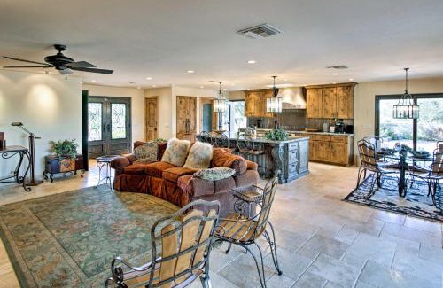Tortolita House | Luxe Tucson Vineyard Home with Views and Fire Pit