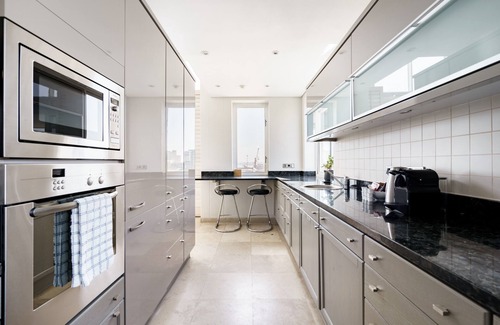 Victoria and Alfred Waterfront Apartment | Luxe VandA Marina Penthouse with Terrace and Direct Elevator
