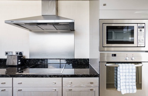 Victoria and Alfred Waterfront Apartment | Luxe VandA Marina Penthouse with Terrace and Direct Elevator