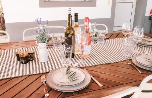 Luzianes Villa | Luxe villa for 8 - Private Pool -AC -BBQ Area - Patio - 160Mbps - Olives - Palm - vineyard