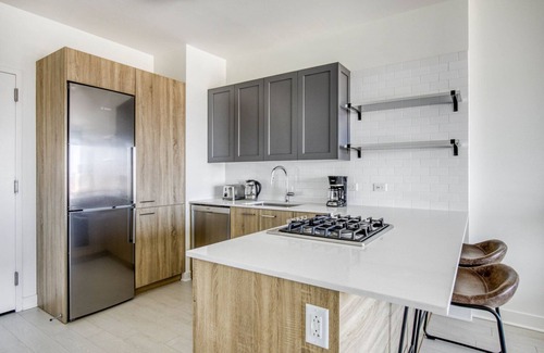 West Loop Apartment | Luxe West Loop 1BR w/Gym, Pool, Coworking, walk to UIC, by Blueground