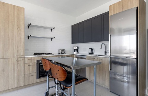 West Loop Apartment | Luxe West Loop Studio w/Gym, Pool, Coworking, walk to UIC, by Blueground