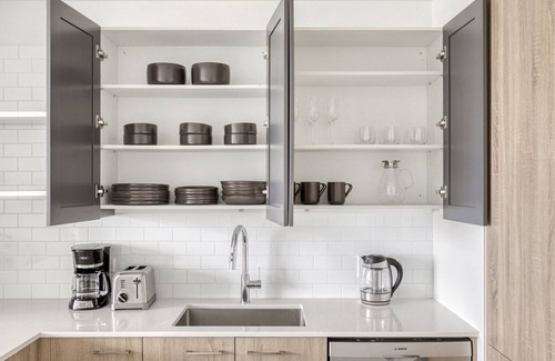 West Loop Apartment | Luxe West Loop Studio w/Gym, Pool, Coworking, walk to UIC, by Blueground