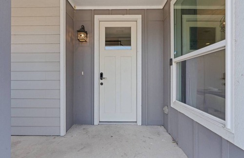 University Hills and Windsor Park House | Luxe Windsor Park Home - Sleeps 12+! 14 Min to DT!