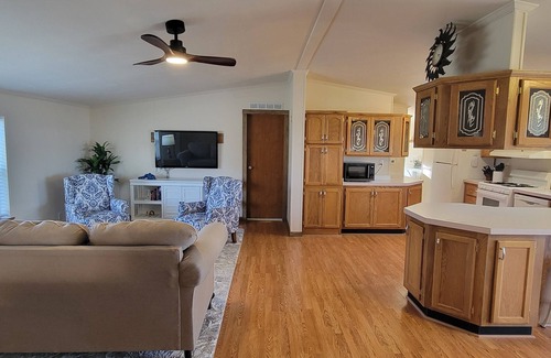 Door County Cottage | Luxemburg Beachfront Cottage – 120ft Private Beach
