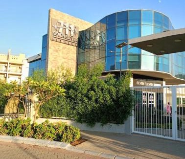 Sheikh Zayed City Apartment | Luxerious apartment with a private garden and pool access