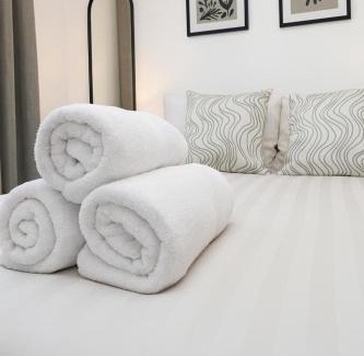 Chafford Hundred House | LuxeView - Stylish & Comfortable 1 Bedroom House in Chafford Hundred