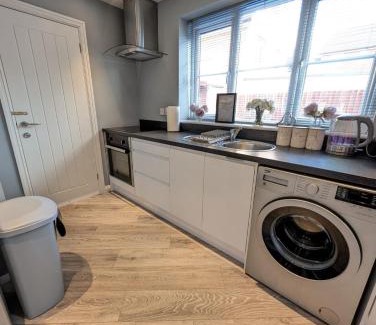 Chafford Hundred House | LuxeView - Stylish & Comfortable 1 Bedroom House in Chafford Hundred