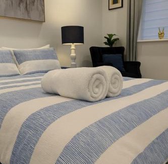 Chafford Hundred House | LuxeView - Stylish & Comfortable 1 Bedroom House in Chafford Hundred