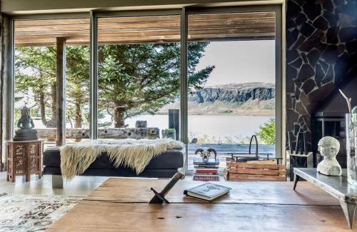 Selfoss Villa | Luxury Lakefront villa, infinity hot tub and sauna