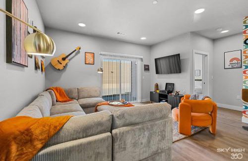 Rogers Apartment | Luxuary Apt, Pool, Kingbeds, Near Amp