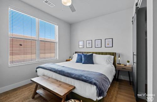 Rogers Apartment | Luxuary Apt, Pool, Kingbeds, Near Amp