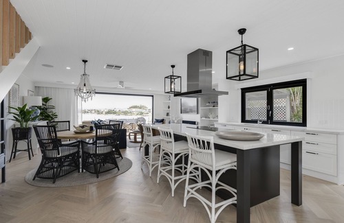 Mermaid Waters Villa | *Luxuary Convenient & Central