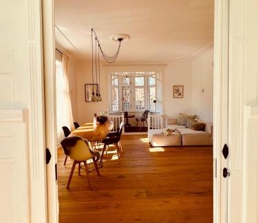 Deufringen Apartment | luxuriöse Altbau Wohnung in Denkmal-Villa