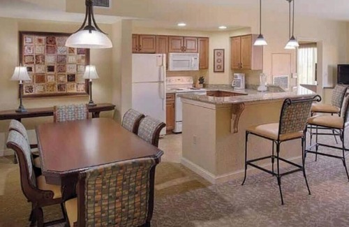 Bay Lake Apartment | Luxurious 1 Bedroom Deluxe Condonn